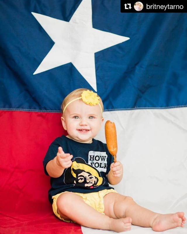 This little lady already knows how to celebrate being #Texan! #StateFairofTexas #HowdyFolks #Repost