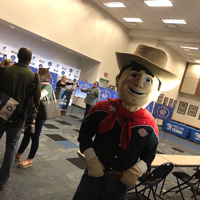 Little #bigtex is here. Waiting for the big announcement. #statefairoftx #fairfood 🤠🤠