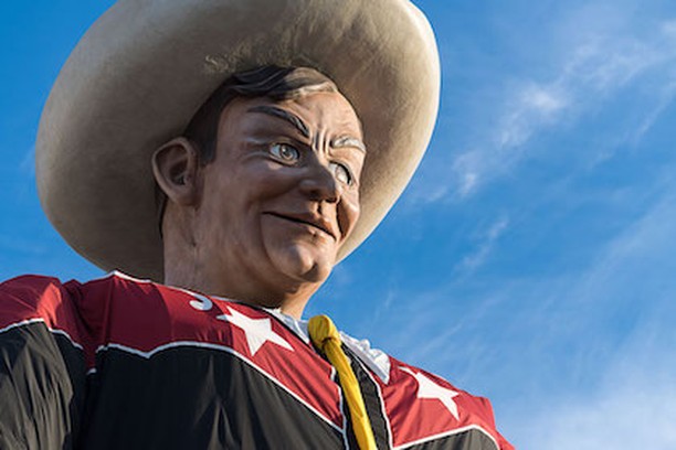Want to enjoy the State Fair food in a healthier way? Our friends over at @UTSWNews have put together some tips and tricks on just that! Check out heathier food options, Fair foodie tips, and ways to get those steps in. #BigTex  #UTSW https://bit.ly/2No9UNi