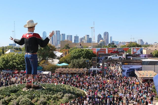 3 days to go so how about this fact, #BigTex’s belt is 33-feet long! Can you believe it? We can’t wait to see y’all on Opening Day! #Countdown #BigTex #POD @Dickies @Lucchese1883