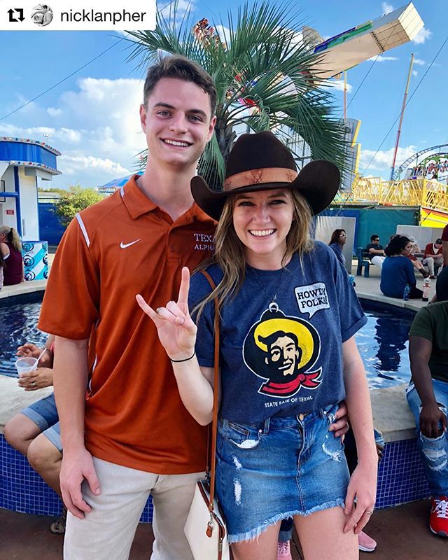 ‘Howdy Folks’ t-shirt is a must! Don’t forget, you can buy all your favorite @statefairoftx merchandise at our official  #BigTex stores throughout the grounds. #Repost