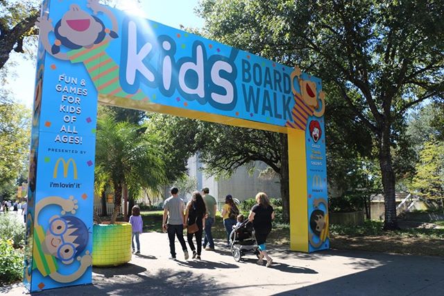 The Kids’ Boardwalk is a colorful venue that stretches across the southwestern edge of the Leonhardt Lagoon and features a variety of kid-friendly shows, games, and activities – all FREE with State Fair of Texas admission. @McDonalds #BigTex #HowdyFolks