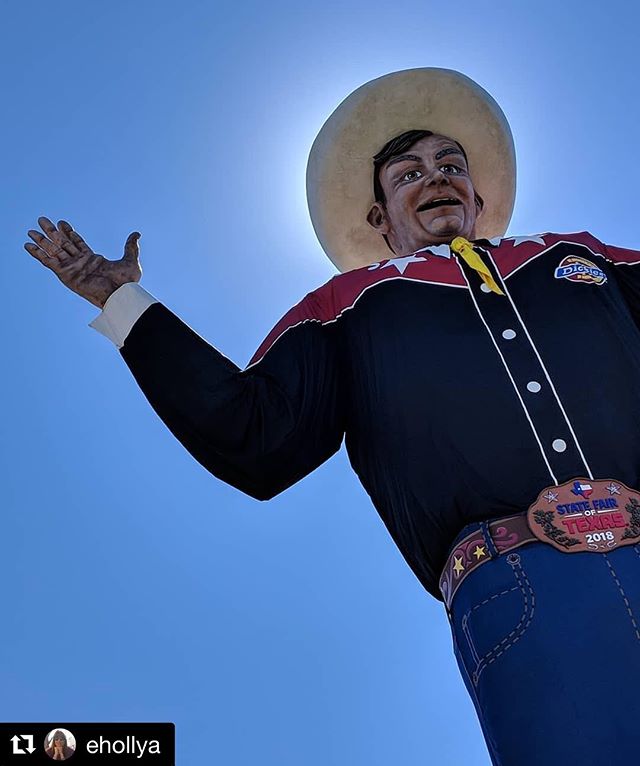 Saying howdy to a clear blue #Texas sky! #BigTex #POD @dickies @lucchese