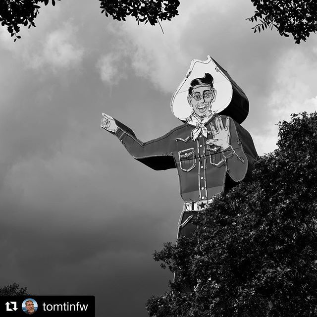 #BigTex is our sunshine on cloudy days!Today we’re giving #Neon #BigTex some love and making this photo the @dickies and @lucchese #POD! #Repost @tomtinfw
・・・
#dallas #fortworth #texas #texasstatefair #bigtex #iconic #howdyfolks #cowboy #landmark #texan #blackandwhitephotography #onlyintexas #tsf #statefairoftexas #statefair #nikond5200 #nikonphotography #picoftheday #neon #vintageneon #fairpark