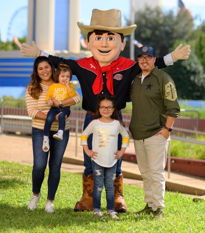 Families and friends from across the world make the #StateFairofTX the best. So from our #Fair family to yours, Happy Holidays! #BigTex
