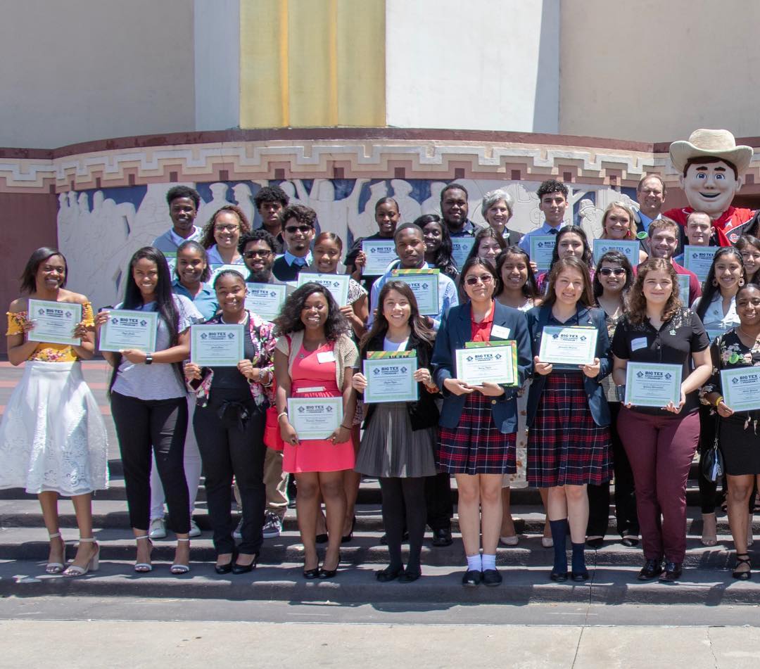 📸Swipe right for full photo—> Yesterday the State Fair of Texas celebrated $1.25 million in new college scholarships to Texas students! 🤠🎓Awarding a total of 85 Pete Schenkel Scholarships from @dallasisd (pictured above), 7 Seasonal Employees Scholarships, and 111 Youth Livestock Scholarships recipients from across Texas, the State Fair congratulates all the recipients! #BigTex #BigTexScholar #StateFairofTX #TexasYouth