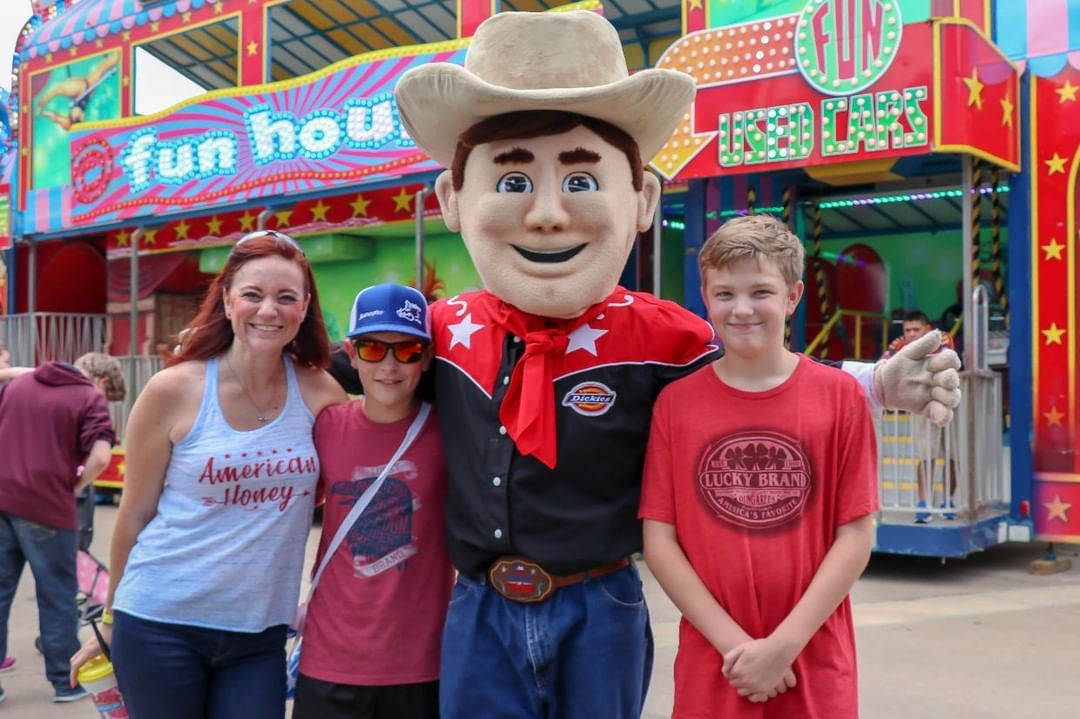 Year round, Texas-sized fun! Did you know that the spirit of the State Fair of Texas can be felt outside of the 24 days a year that the Fair is open? From the greatest Independence Day 🇺🇸 celebration in Texas to brand new events like the Blue Ribbon Wine Tasting 🍷 AND Big Tex Barn Dance 🤠💃- Hurry to our Special Events page to find out more & get your tickets before they’re gone! https://bigtex.com/SpecialEvents