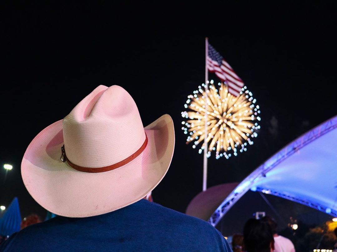 From all of us at the State Fair of Texas, we wish y’all a very Happy Independence Day! #America #Texas 🎆🤠🎡🎉 —>Swipe right for #Texas sized-fireworks!