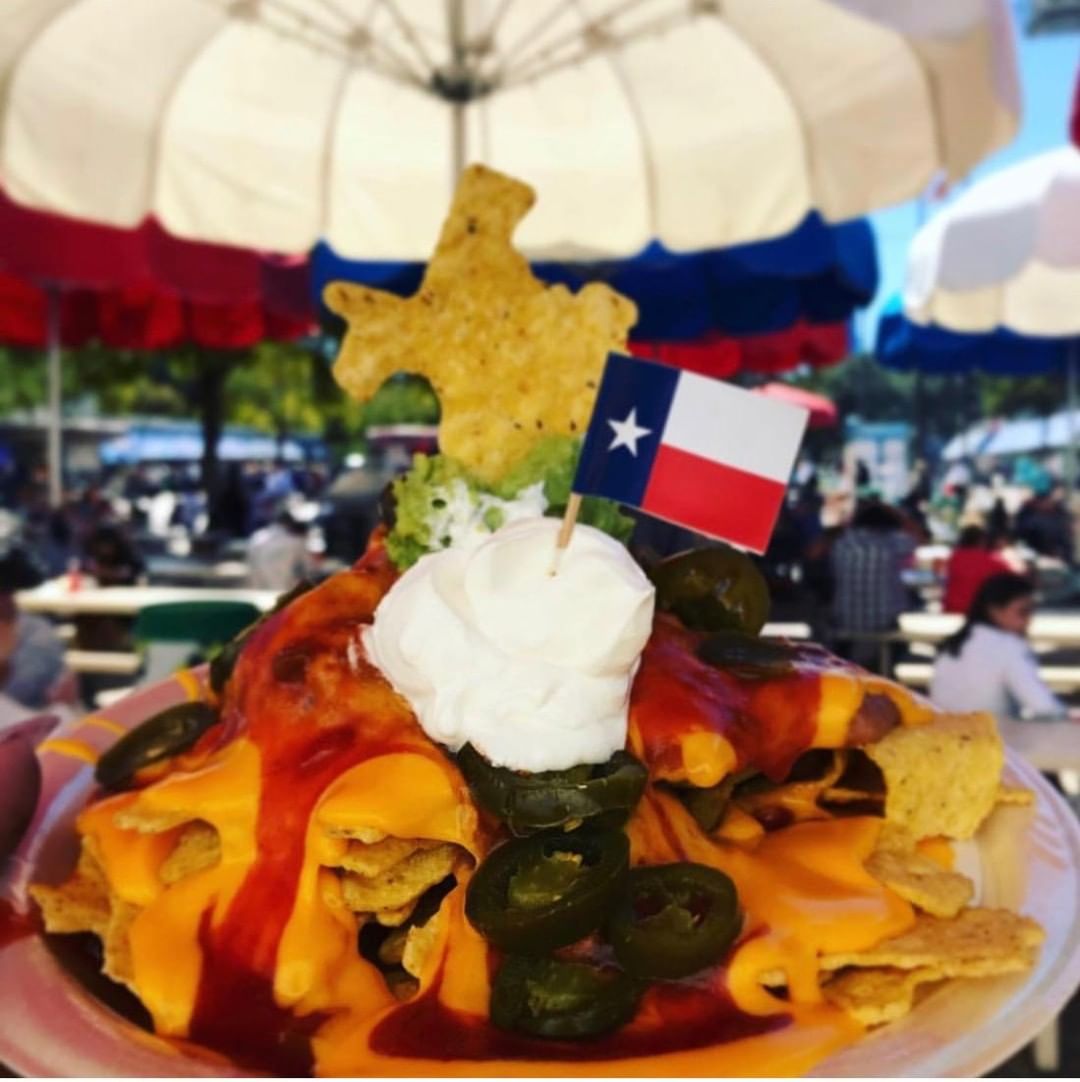 We are nacho ordinary state fair, we are the #StateFairofTX… ok maybe this caption was too cheesy 😂🧀 #TexasTuesday #Texas #Nachos #Repost 📸:karliedoesdallas