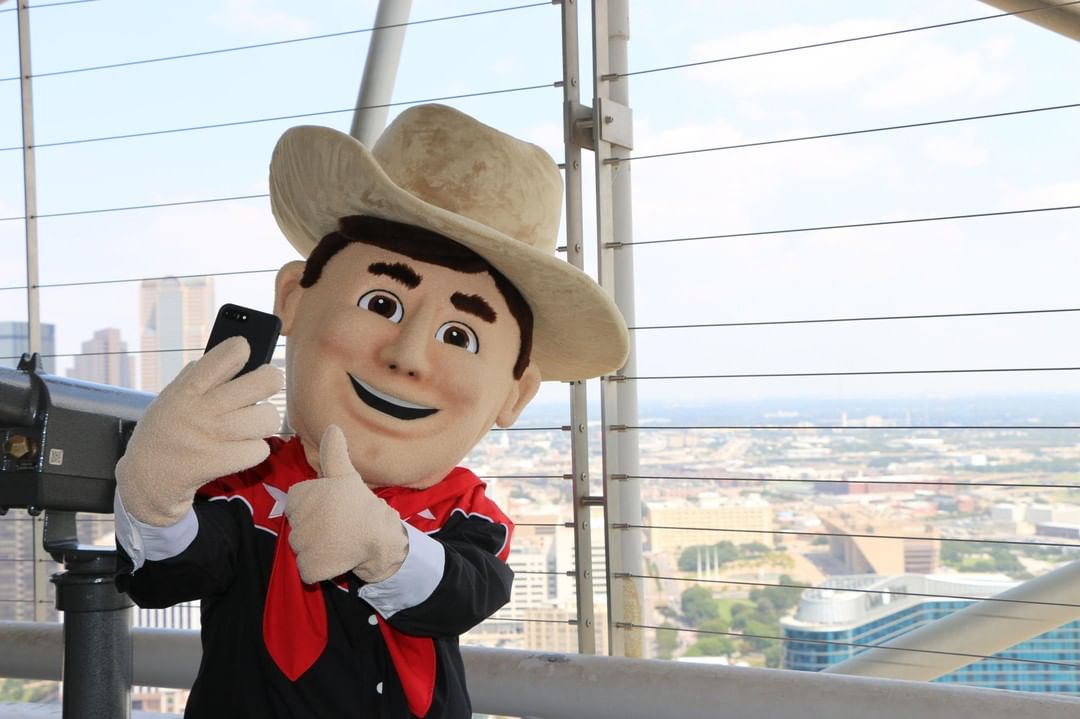 Be sure to hold on to that State Fair ticket stub and receive $3 off your GeO-Deck ticket on your visit to Reunion Tower. #BigTex #TheBall @ReunionTower