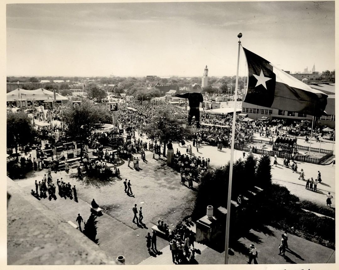 Throwback for this #TexasTuesday to the Fairgrounds in 1954! #BigTex #FairPark #Texas