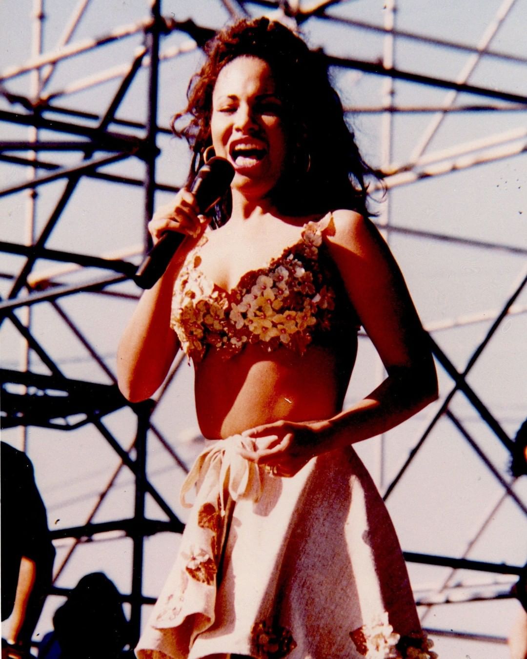 Happy International Women’s day y’all 💕🎉🤩 In honor of celebrating women, here’s a throwback pic of an iconic woman performing at the 1994 State Fair of Texas…. Selena! #InternationalWomensDay #TexasIcons #StateFairofTX