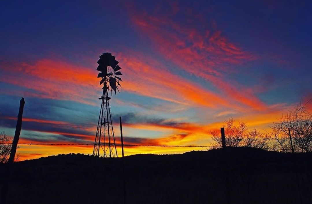Texas sunsets are without a doubt iconic. 🌟  We’re reposting this one from 📸mountainsailor777 – shot somewhere in between Marfa and Alpine, Texas! 🤠 #TexasIcons #StateFairofTX #Repost